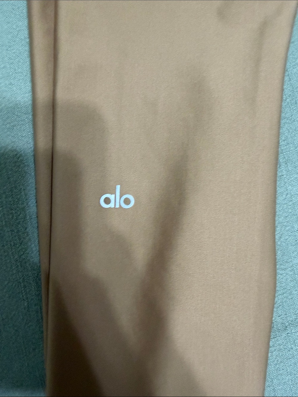 ALO Yoga Leggings in Light Brown airlift
